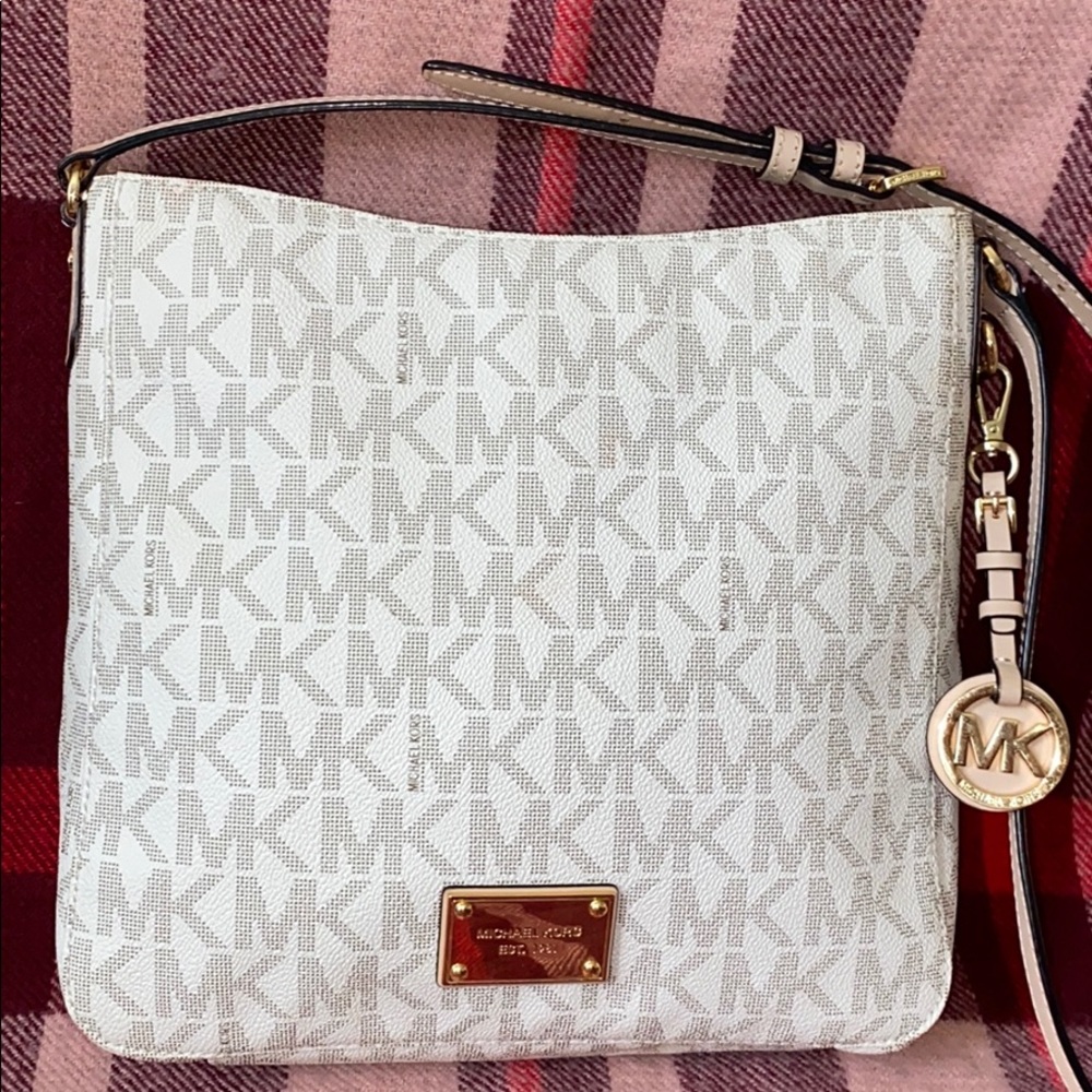 Michael Kors Jet Set Travel Messenger Purse